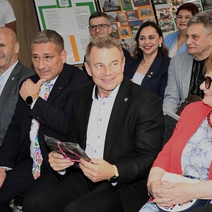 folk-kgw-fot-zjak144.JPG