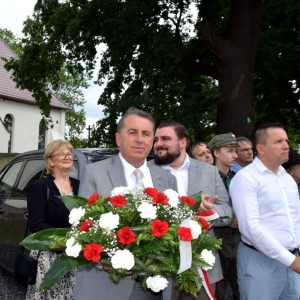odsloniecie-tablicy-nowej-wsi-legnickiej16.jpg