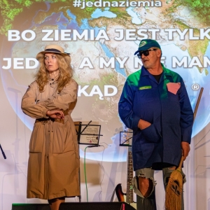 spektakl-ziemia-dorosli-fot-ewajak097.jpg