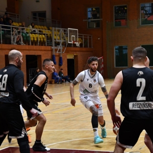 basket_legnica_wilki_zary_fot_dawid_soltys08.JPG