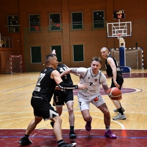 basket_legnica_wilki_zary_fot_dawid_soltys68.JPG